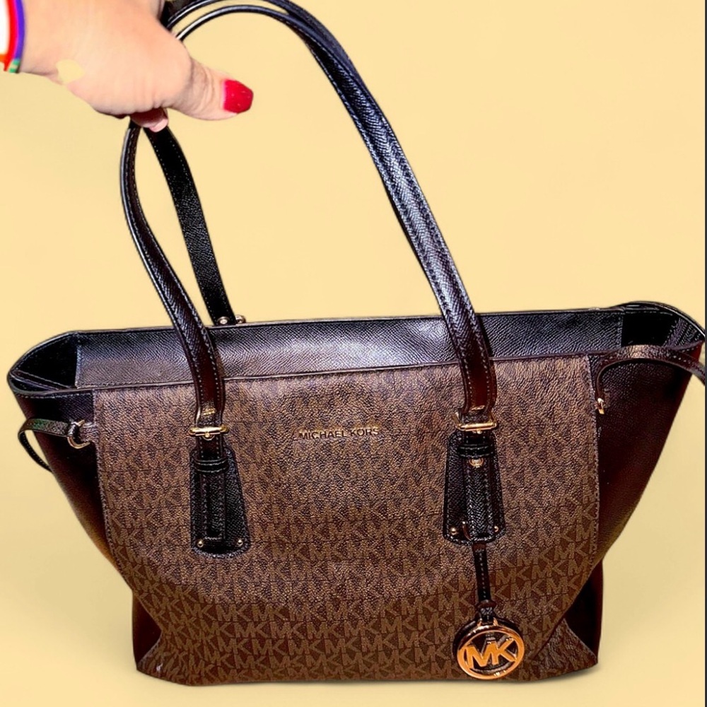 ✨ MICHAEL Michael Kors Voyager Logo Tote – Brown & Black ✨